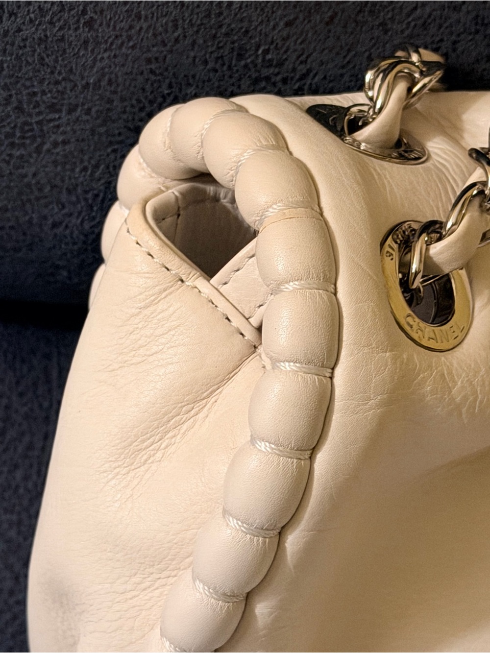 CHANEL Cream Quilted Lambskin Shoulder Bag with silver-tone Chain - Picture 7 of 17